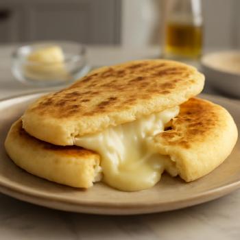 Colombian Arepas with Cheese (Arepas con Queso)