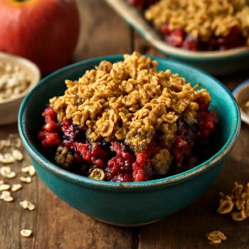 High-Fiber Apple & Berry Crumble Bars