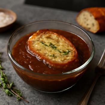 Authentic French Onion Soup (Soupe à l'oignon Gratinée)