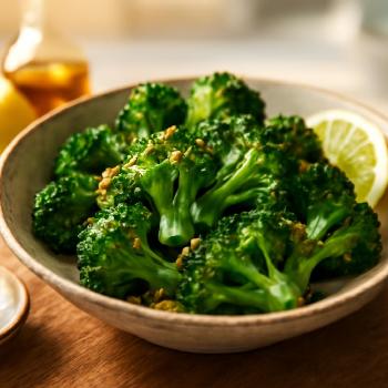Lemon Garlic Steamed Broccoli